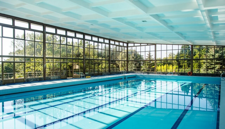 Крытый бассейн