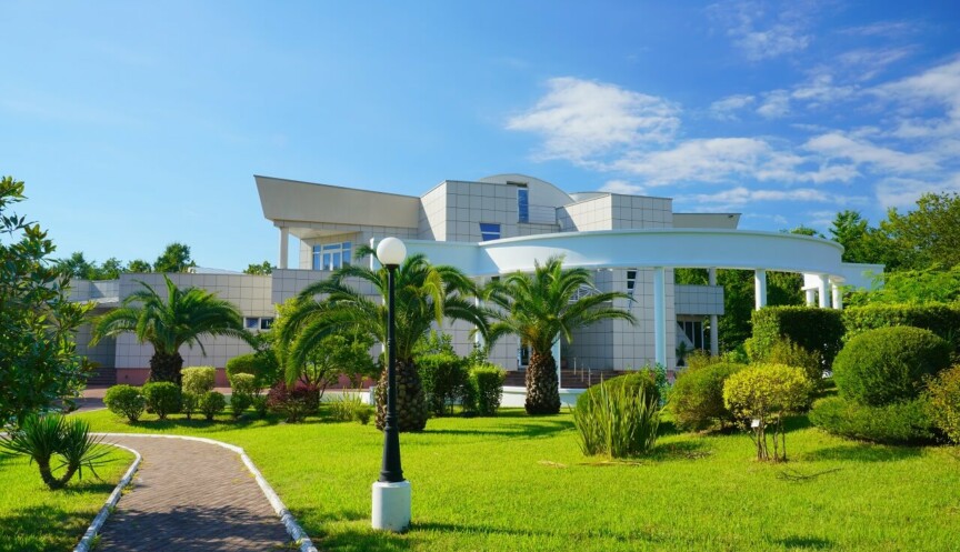 Территория пансионата